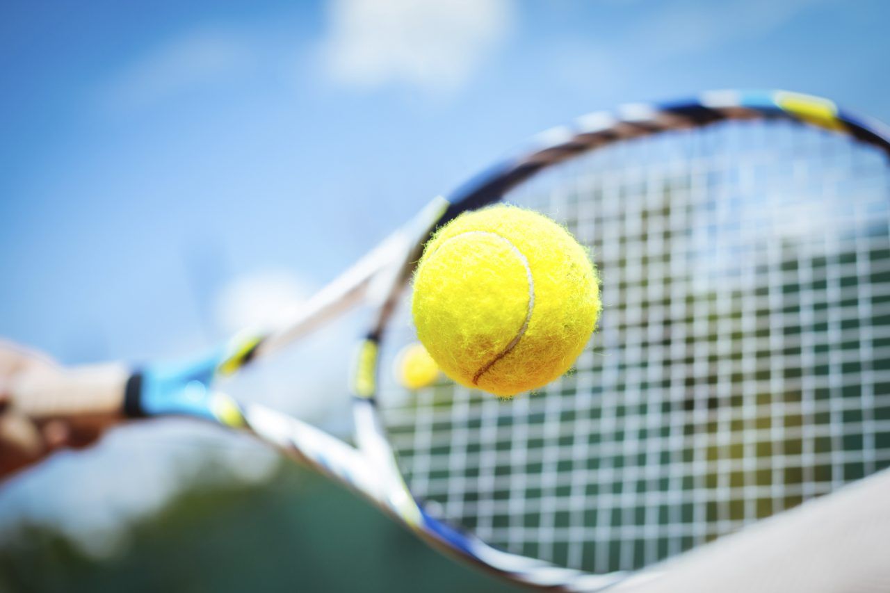 https://clubdetenisaguadulce.es/wp-content/uploads/2018/08/tenis2-1280x853.jpg