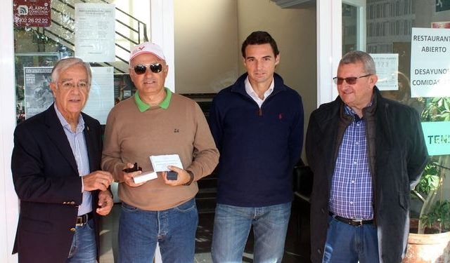 https://clubdetenisaguadulce.es/wp-content/uploads/2018/12/Entrega-premios_1306679612_92179874_667x375-640x375.jpg
