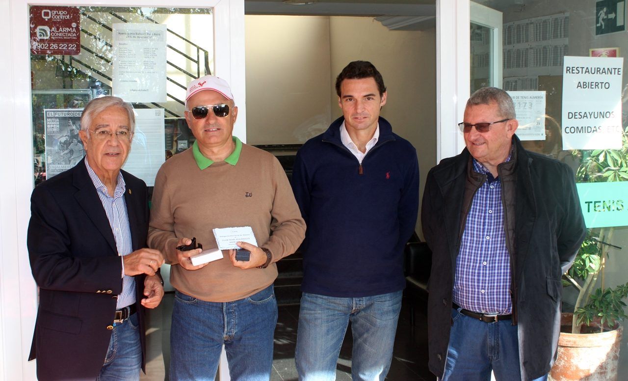 https://clubdetenisaguadulce.es/wp-content/uploads/2018/12/Simon-Carrillo-del-CT-Aguadulce2-12-18-1280x776.jpg