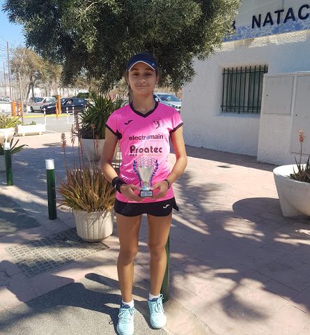 https://clubdetenisaguadulce.es/wp-content/uploads/2020/03/LA-CARIBEÑA-20202-445x480.jpg